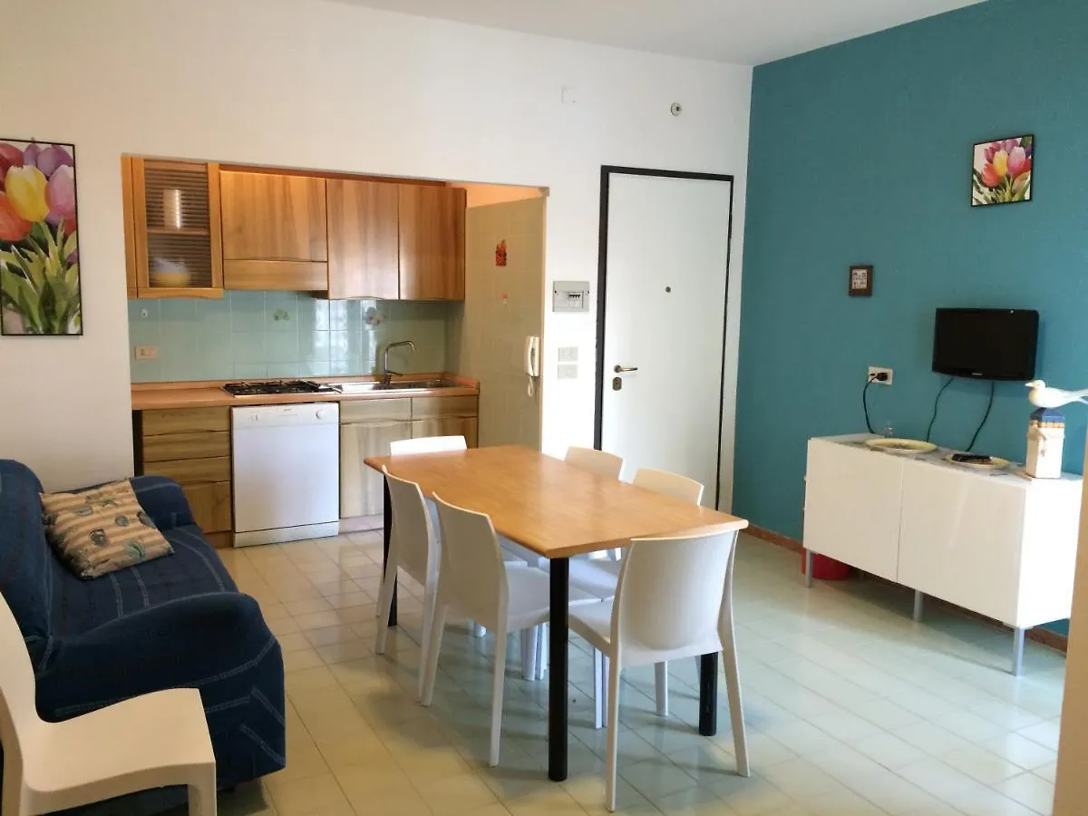 Condominio La Piramide Da Colla Lido di Jesolo 0*,  Italy